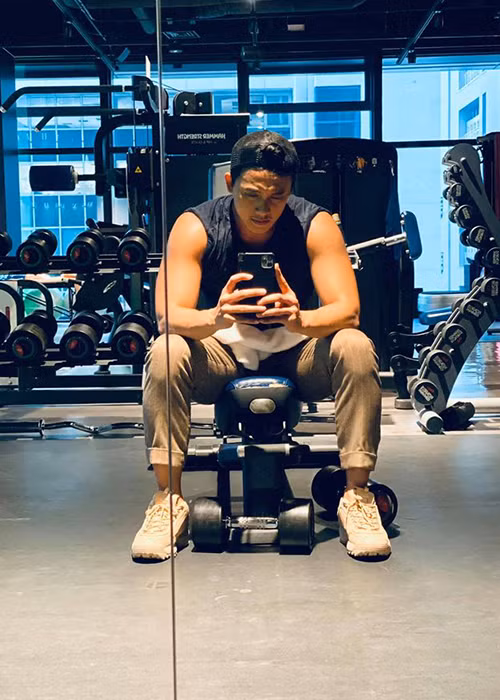 Nam diễn viên gần như vắng bóng trong showbiz Việt, trái với suy đoán tích cực hoạt động để khẳng định tên tuổi của một số khán giả.