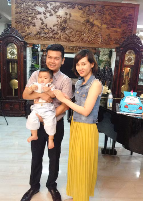 MC Quỳnh Chi cũng vỡ mộng khi ly hôn giống Lại Hương Thảo. Nữ MC lên xe hoa với thiếu gia Văn Chương. Ảnh: Khám phá