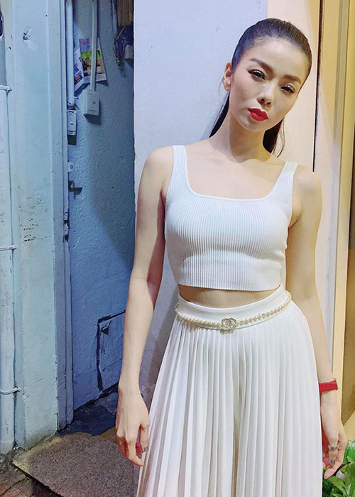 Nữ hoàng Bolero được khen trẻ trung hơn nhiều so với tuổi 39.