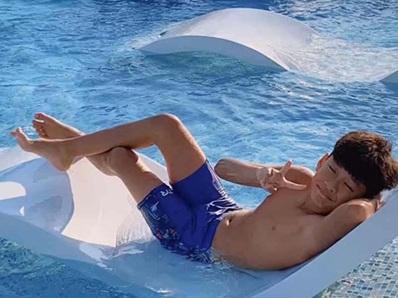  Lệ Quyên tiếp tục vắng bóng trong loạt ảnh được Đức Huy chia sẻ.