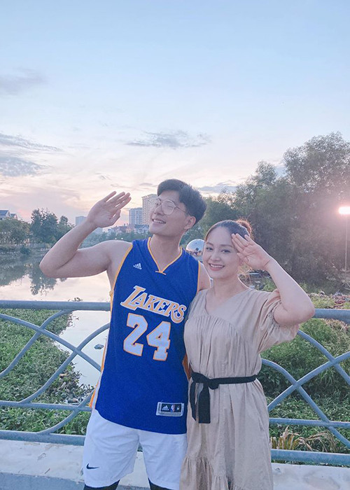 Giữa ồn ào, Lâm Bảo Châu miệt mài làm việc. Hiện tại, anh đóng phim cùng diễn viên Lan Phương.