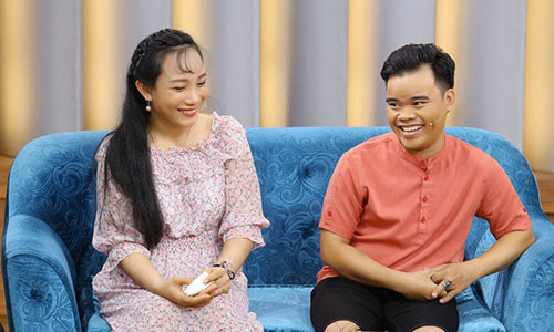 Vo bat khoc khi nam dien vien 1m48 ban hang online nuoi gia dinh