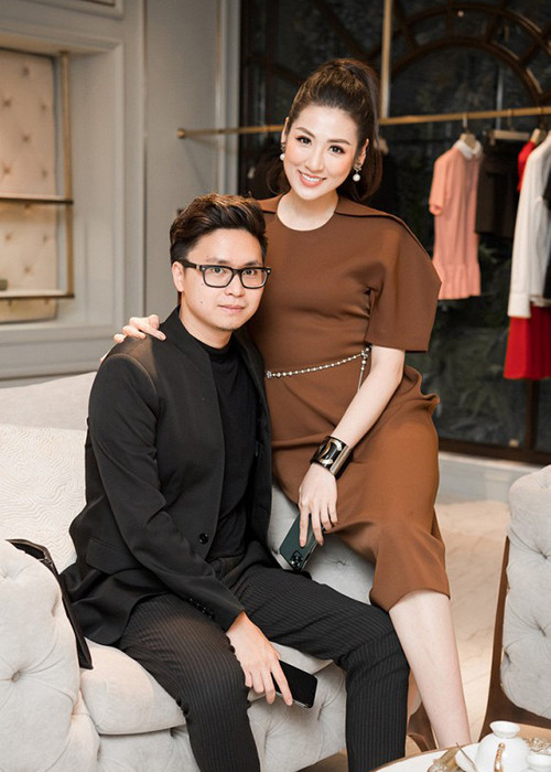Ông xã của Tú Anh không hoạt động trong showbiz. Có lẽ vì vậy, anh không muốn lộ diện quá nhiều.