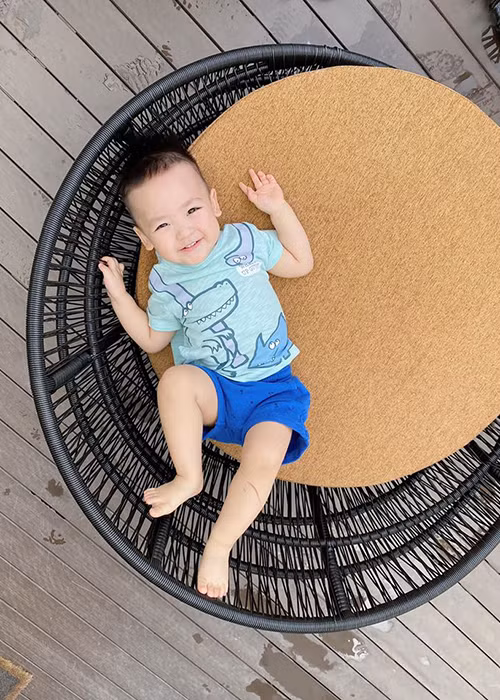 Tú Anh thoải mái chia sẻ hình ảnh thiên thần nhỏ của mình.