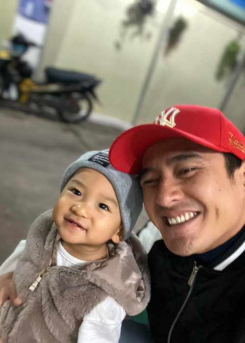 Ngoài trông con, khi rảnh, Lương Thế Thành quét dọn, lau nhà cửa, rửa chén bát để Thúy Diễm đi đóng phim xa mà không phải lo lắng.