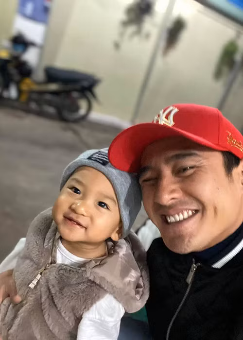 Ngoài trông con, khi rảnh, Lương Thế Thành quét dọn, lau nhà cửa, rửa chén bát để Thúy Diễm đi đóng phim xa mà không phải lo lắng.