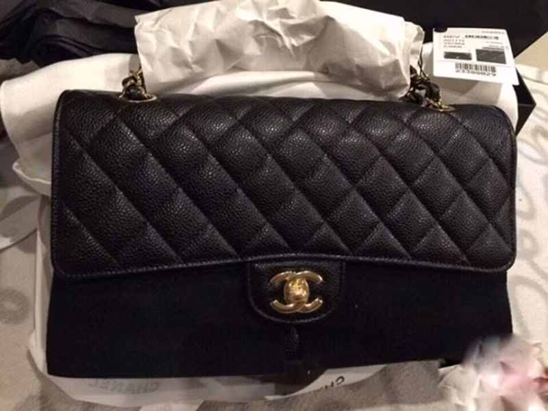 Lương Thế Thành từng tặng Thúy Diễm chiếc túi Chanel trị giá lên đến 100 triệu đồng.