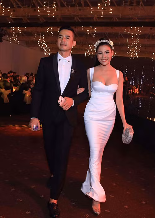 Trong nhà, Thúy Diễm là "tay hòm chìa khóa". Lương Thế Thành cho biết, ngay từ khi mới yêu nhau, anh đã đưa tiền cho Thúy Diễm giữ. Anh tin tưởng vợ vì cô là người đảm đang, biết tính toán và chi tiêu hợp lý.