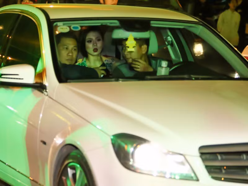 Anh thường xuyên tháp tùng vợ đi diễn. Ảnh: Zing