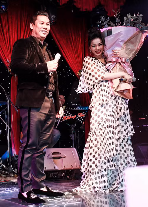 Le Quyen duoc chong chieu the nao truoc nghi van hon nhan ran nut?