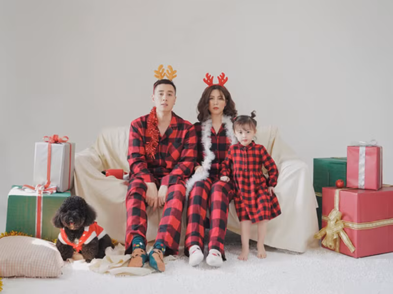 Kiên Hoàng lập gia đình năm 2015. Bà xã của nam diễn viên là Heo Mi Nhon (Loan Hoàng). Hiện tại, Kiên Hoàng có cuộc sống hạnh phúc, giàu có.