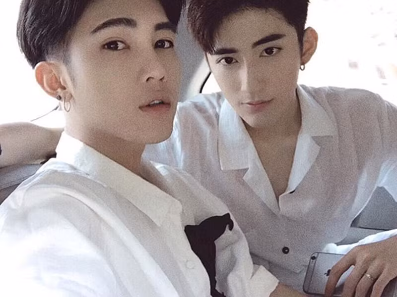 Silves Chao công khai hẹn hò đồng tính từ năm 2016.