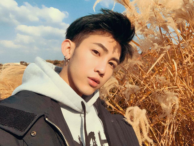 Silves là người mẫu ảnh, hot boy mạng xã hội và là chủ một shop thời trang.