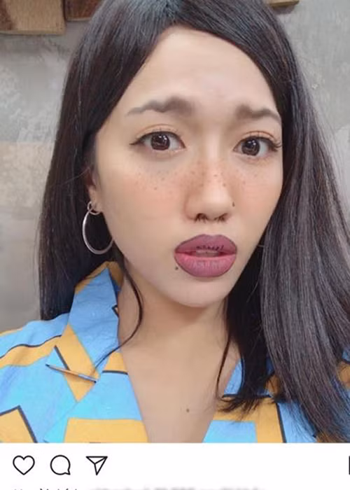 Diệu Nhi là một trong những mỹ nhân Việt “lầy lội” nhất Vbiz. Không ít lần cô đăng ảnh tự dìm nhan sắc của bản thân.