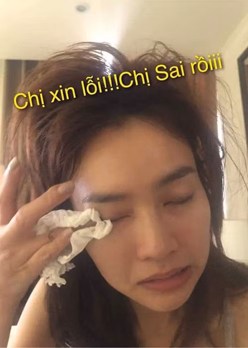 Khoảnh khắc mặt mộc, tóc rối bù của nữ diễn viên phim “Cánh đồng bất tận” cũng khiến fan ruột “vừa khóc vừa cười”.