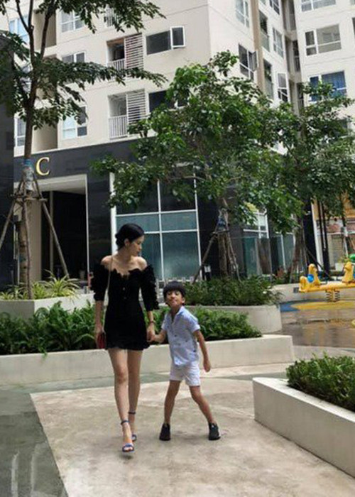 Bà xã của Duy Mạnh rất đảm đang. Nam ca sĩ cho biết, anh luôn thích bữa cơm giản dị vợ nấu như thịt kho, cá kho, canh sấu nấu sườn. Ảnh: Thời đại plus