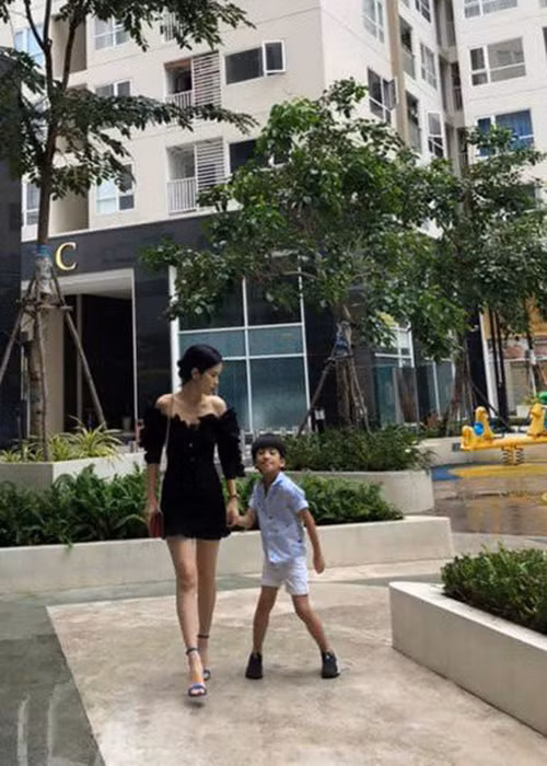 Bà xã của Duy Mạnh rất đảm đang. Nam ca sĩ cho biết, anh luôn thích bữa cơm giản dị vợ nấu như thịt kho, cá kho, canh sấu nấu sườn. Ảnh: Thời đại plus