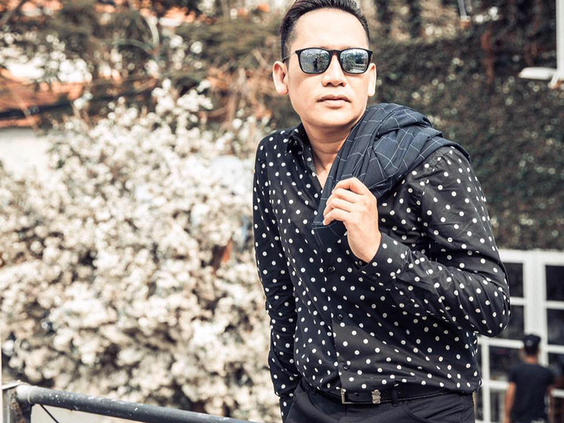 Mặc bên ngoài gặp nhiều sóng gió, Duy Mạnh có hậu phương vững chắc. Anh kết hôn với Huyền Cầm cách đây nhiều năm.