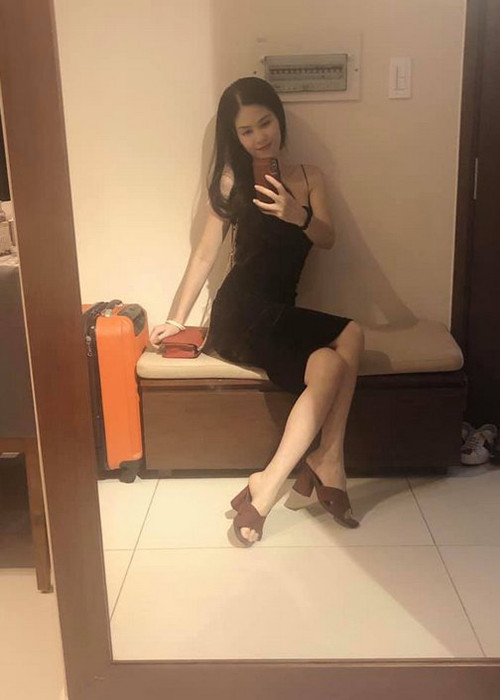 Duy Mạnh tâm sự anh chưa bao giờ có suy nghĩ bỏ vợ. Ngược lại, nam ca sĩ chỉ bị bà xã dọa bỏ và bản thân rất sợ điều đó. Ảnh: Thời đại plus