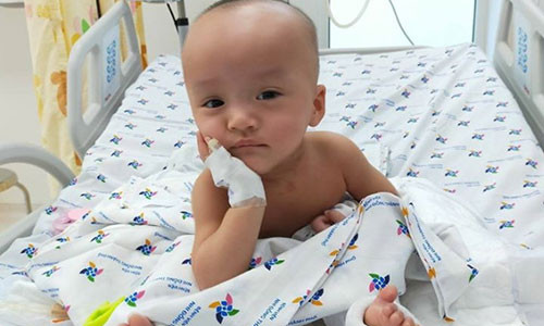 Hai be Truc Nhi - Dieu Nhi da tu ngoi day va biet choi dua