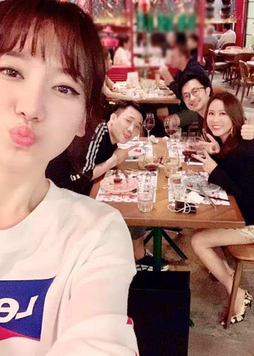 Đôi bạn thân cũng không ngại chi hàng chục triệu đồng để tặng quà cho nhau.