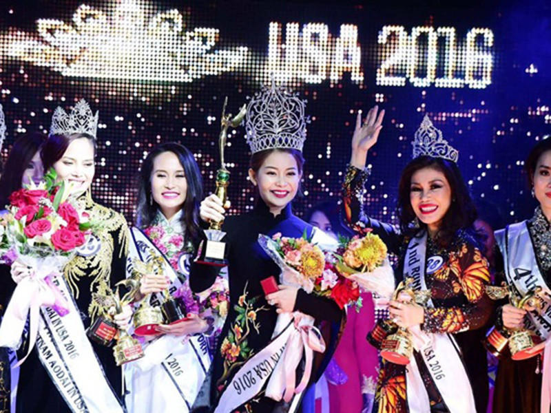 Năm 2016, Hải Dương đăng quang cuộc thi "Mrs Ao Dai Vietnam in USA - Hoa hậu Áo dài Việt Nam tại Mỹ". Cuộc thi vốn được công ty của Khắc Tiệp mang ra nước ngoài tổ chức, chứ không phải là sân chơi nhan sắc cấp quốc gia và do Bộ Văn hóa, Thể thao và Du lịch cấp phép. Ảnh: Văn hóa doanh nhân