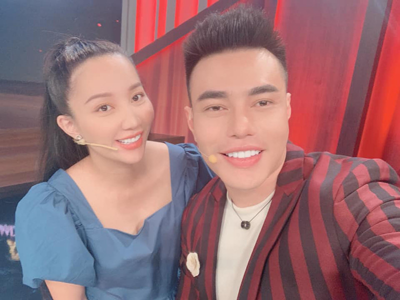 Bà xã của Lê Dương Bảo Lâm từng tiết lộ, có những lần chồng đi sửa mặt về thì con gái không dám lại gần.