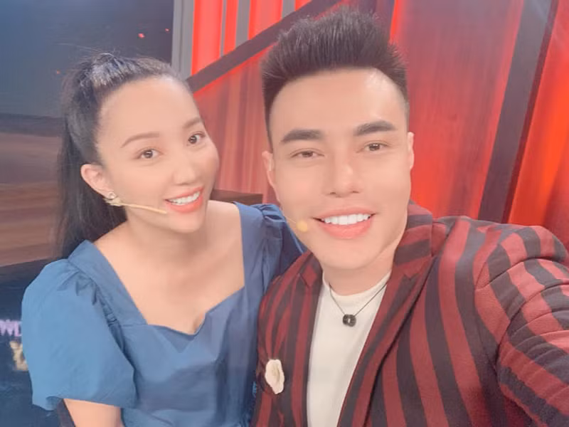 Bà xã của Lê Dương Bảo Lâm từng tiết lộ, có những lần chồng đi sửa mặt về thì con gái không dám lại gần.