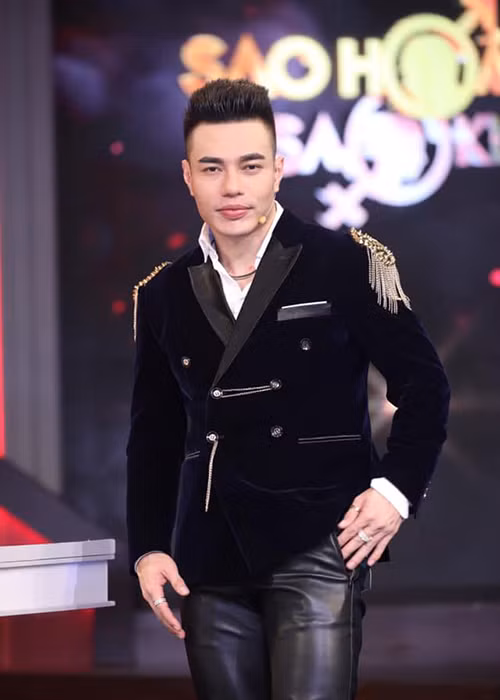 Anh từng gặp một số rắc rối khi dao kéo như lúc mới sửa xong mũi, anh đi tập thể dục, chạy bộ làm tụt sống mũi, phải đi rút ra làm lại lần hai.