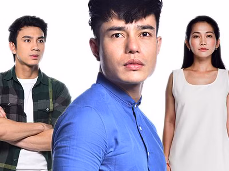 "Thánh livestream" thêu chân mày, nhấn mí mở tròng, tẩy môi thâm, làm răng, tiêm mặt, gọt hàm.