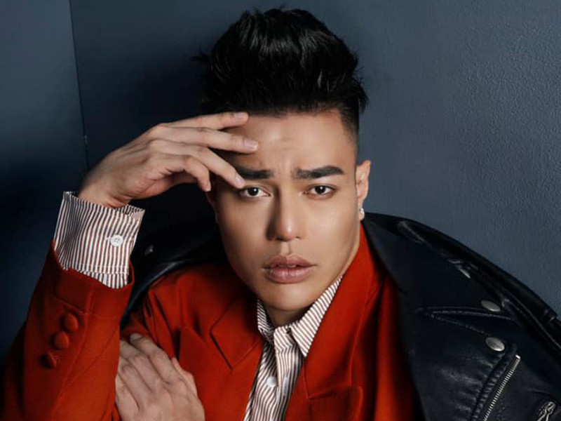 "Tôi dự định sẽ tiêm thêm vào lỗ tai để tài lộc dồi dào", anh nói.