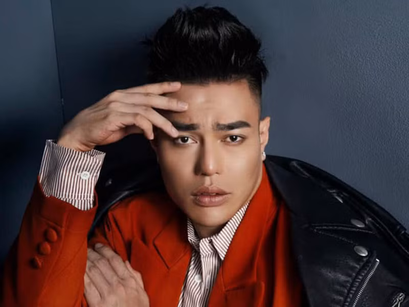 "Tôi dự định sẽ tiêm thêm vào lỗ tai để tài lộc dồi dào", anh nói.