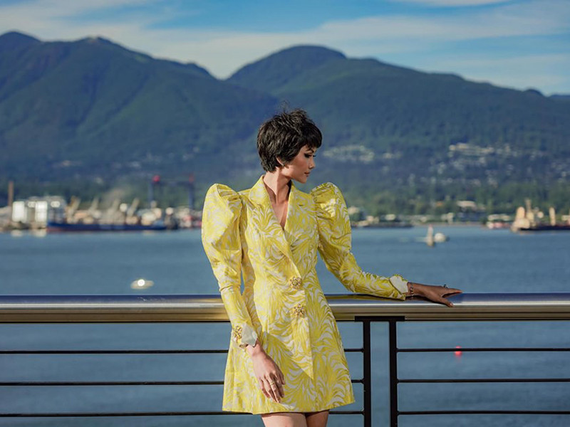 Đáp lại, H’hen Niê cảm ơn Lương Hoàng Anh đã góp ý, trong khi đó, nhiều sao Việt lên tiếng bênh vực H'hen Niê.