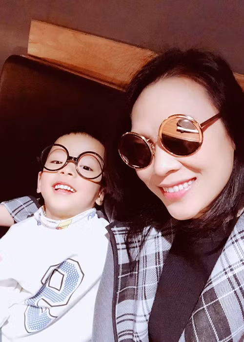 Fan nhí càng yêu mến Mỹ Tâm bởi sự thân thiện.