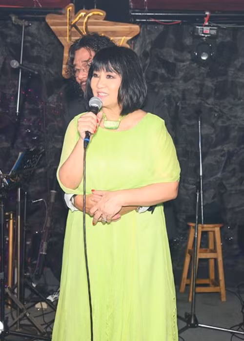 Tình cảm vợ chồng Khắc Triệu đến nay vẫn mặn nồng.