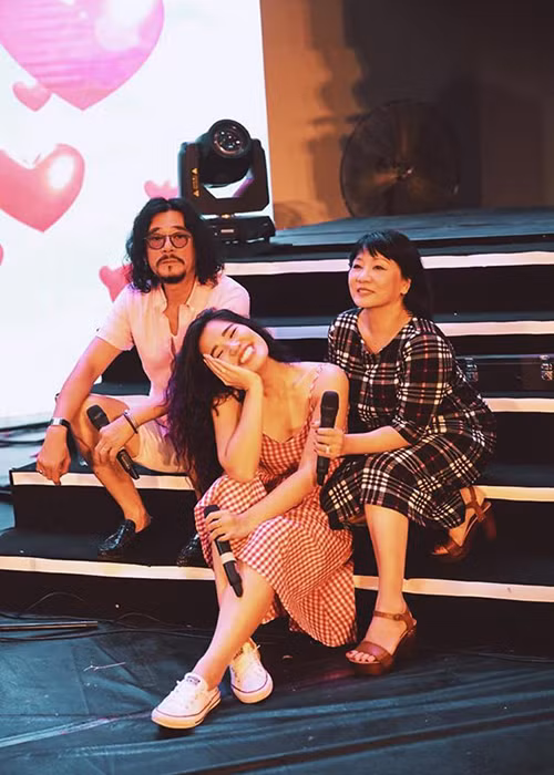 Vân Khánh sở hữu nhan sắc xinh đẹp, gợi cảm.