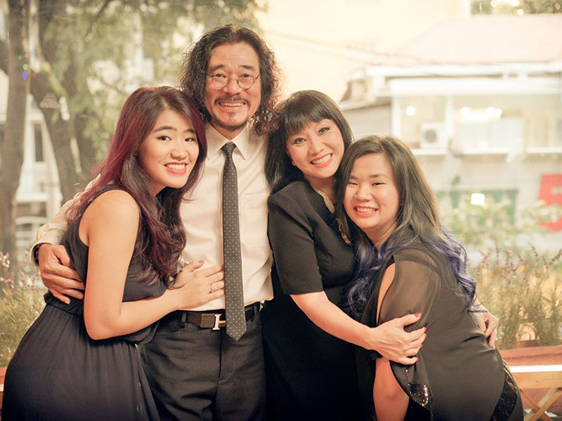 Trong khi Vân Khánh nối nghiệp bố mẹ thì Triệu Mẫn không hoạt động nghệ thuật.