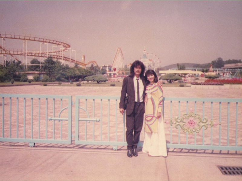 Theo Đất Việt, trong những năm hẹn hò, Cẩm Vân - Khắc Triệu nhiều lần tưởng chừng chia tay vì hai người đều nóng tính và quá khác biệt, Cẩm Vân trầm lặng, Khắc Triệu lại sôi nổi. Ảnh: Zing