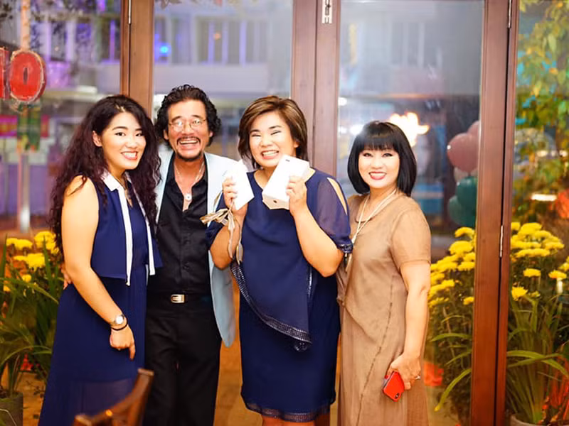 Vợ chồng Khắc Triệu đến nay vẫn là cặp đôi vàng của làng âm nhạc Việt Nam.