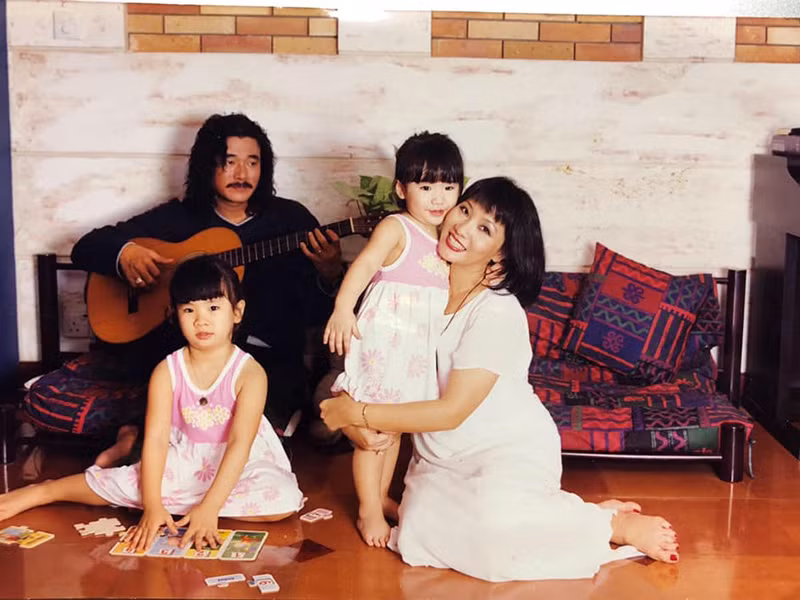 Cẩm Vân sinh cho Khắc Triệu 2 cô con gái Triệu Mẫn và Vân Khánh.