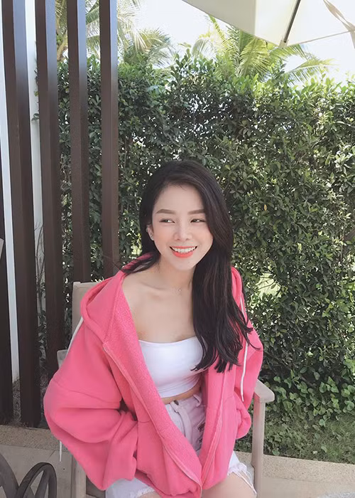 Mie được cho là đang hẹn hò Hồng Thanh - quán quân Cười xuyên Việt 2017. Cả hai đến nay chưa xác nhận hẹn hò song clip tình tứ giữa hai người khiến fan tin rằng họ là một cặp.