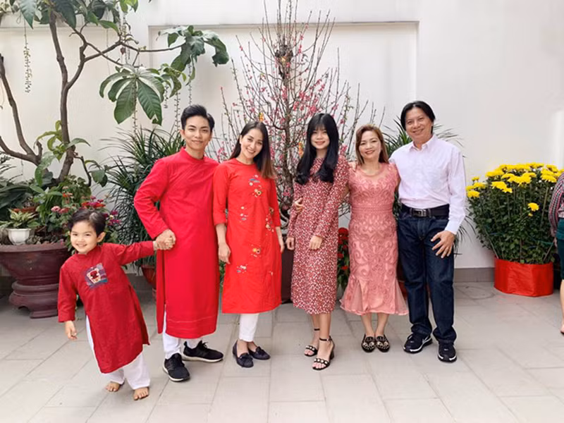 Khánh Thi từng hết lời khen nhan sắc của mẹ chồng. Ảnh: Dân Việt