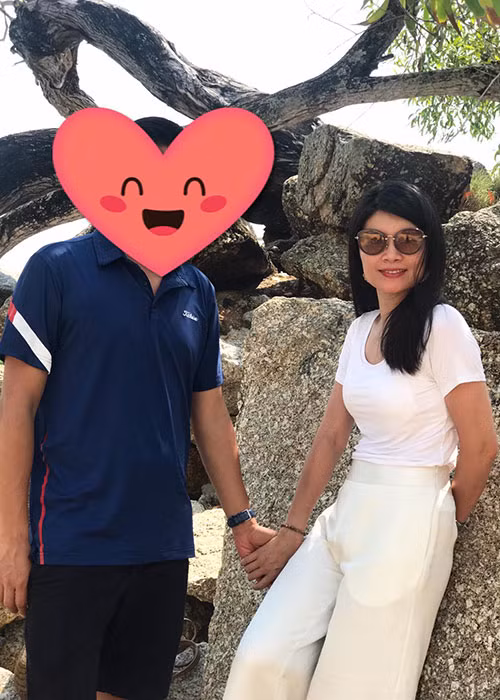 Trong 4 năm qua, BTV Diệp Anh vẫn làm bà chủ cửa hàng may mặc từ lụa tơ tằm và dành nhiều thời gian chăm sóc chồng con.