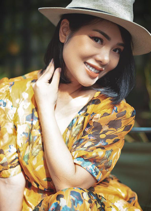 Bạch Dương đến nay vẫn có cuộc sống bình yên và hạnh phúc bên chồng con. Ở tuổi 45, BTV nổi tiếng một thời của VTV được khen nhan sắc trẻ trung, mặn mà.