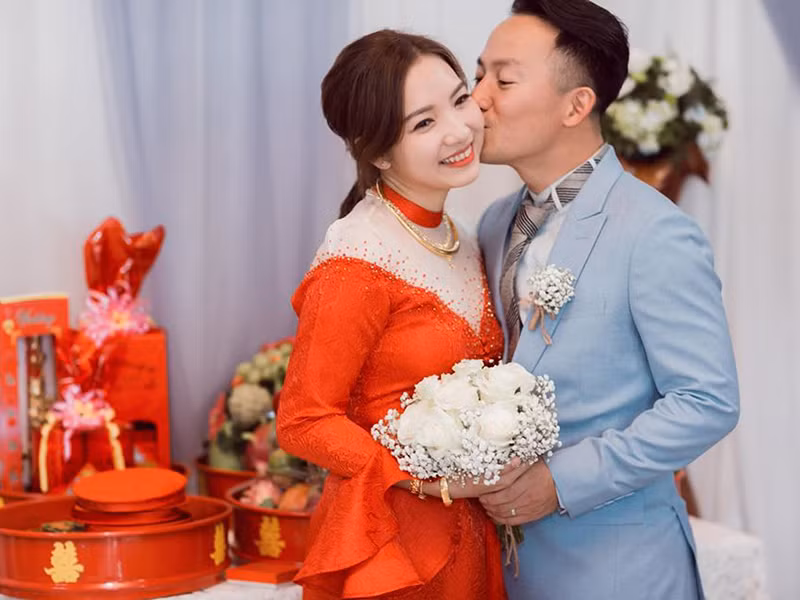 Tien Dat hanh phuc vien man sau cuoc tinh 9 nam voi Hari Won