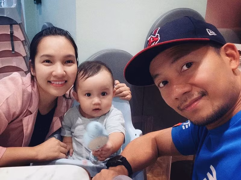 Nam rapper hiện tại vẫn chọn cuộc sống kín tiếng. Mời quý độc giả xem video "Trấn Thành - Hari Won xuất hiện trên sách Hàn Quốc". Nguồn VTC Now