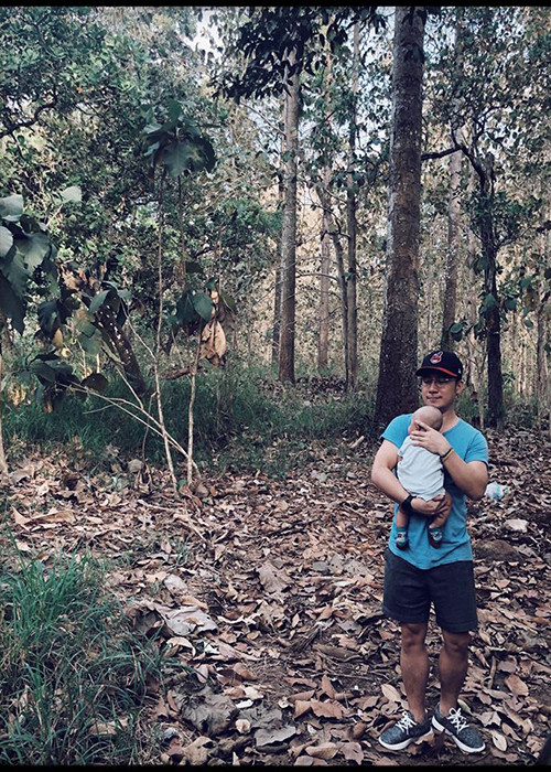 Tiến Đạt thường đưa con đi khám phá thiên nhiên.