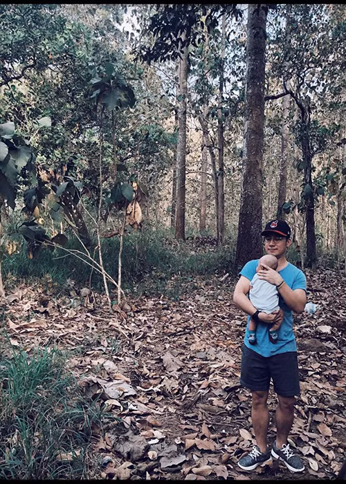 Tiến Đạt thường đưa con đi khám phá thiên nhiên.