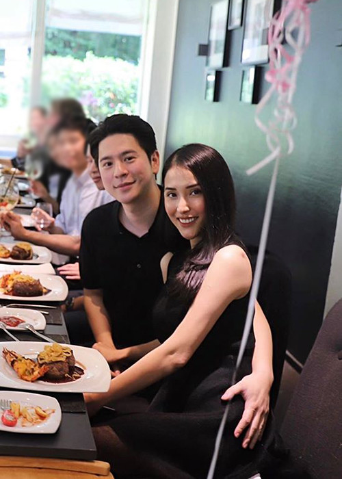 Mai Hồ và Nam Bùi hạnh phúc viên mãn không kém cặp đôi Trấn Thành- Hari Won. Mời quý độc giả xem video "Vợ chồng Trấn Thành xuất hiện trên sách Hàn Quốc". Nguồn VTC Now