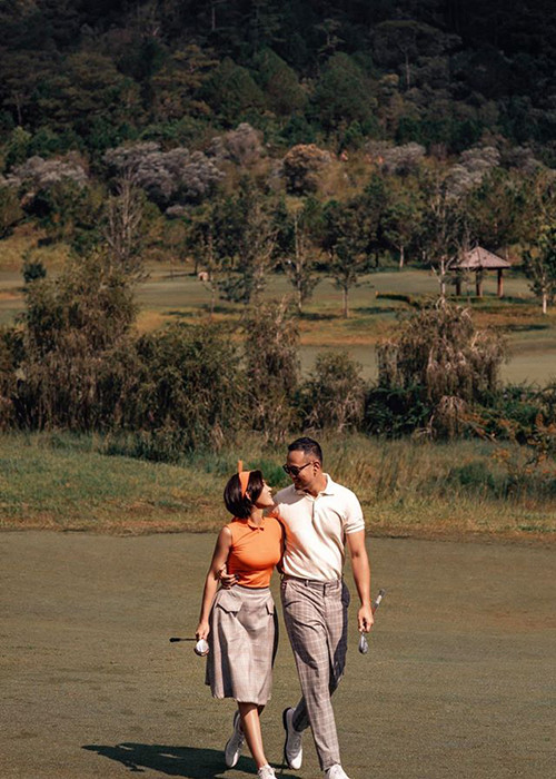 Nữ diễn viên phim "Nhà trọ Balanha" gặp bạn trai khi đi học chơi golf tại học viện do anh điều hành từ giữa năm 2019.